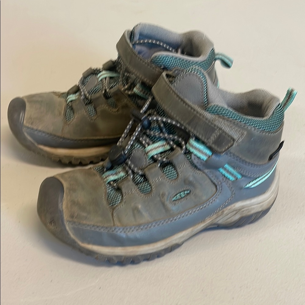 Kids' Keen Gray and Teal Hiking Shoes size 13